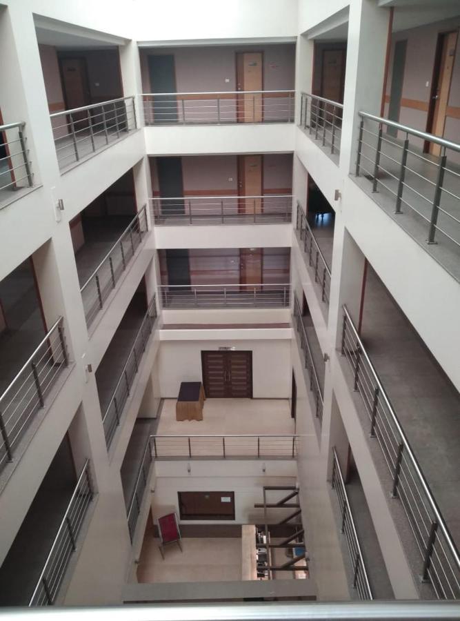 Hotel Crn Canary Bangalore Esterno foto